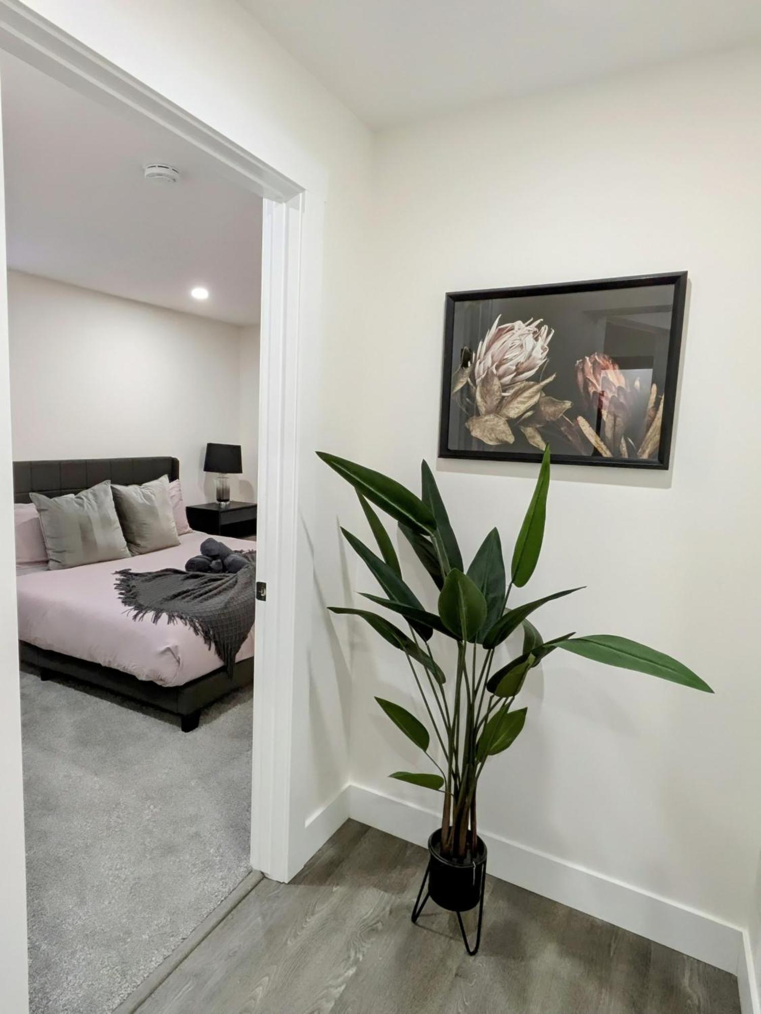 A Slice Of Heaven In Chestermere Holiday home Calgary