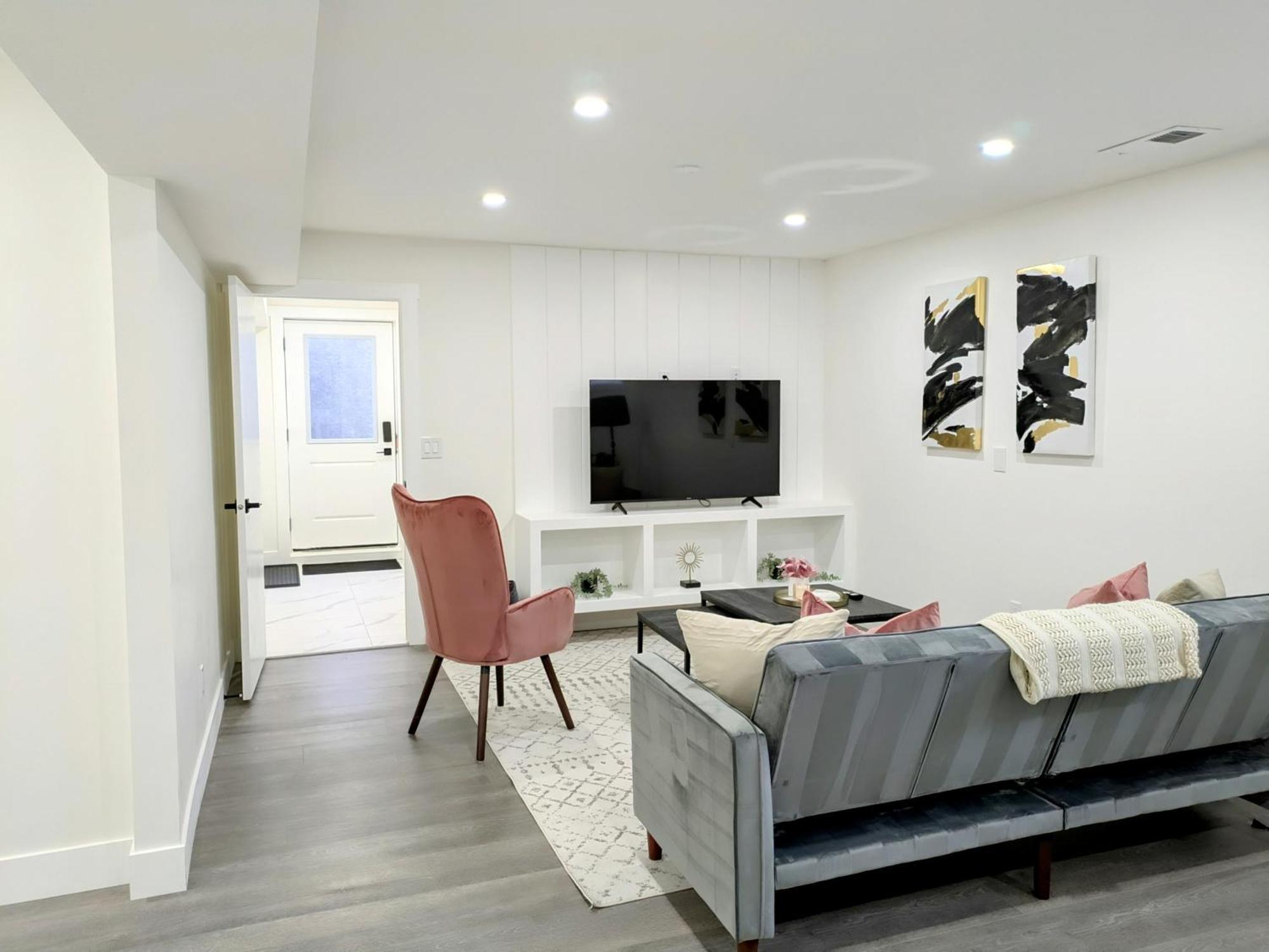 A Slice Of Heaven In Chestermere * Calgary